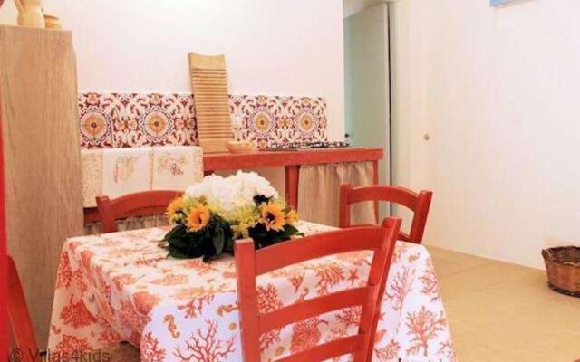 The Courtyard - Rosa