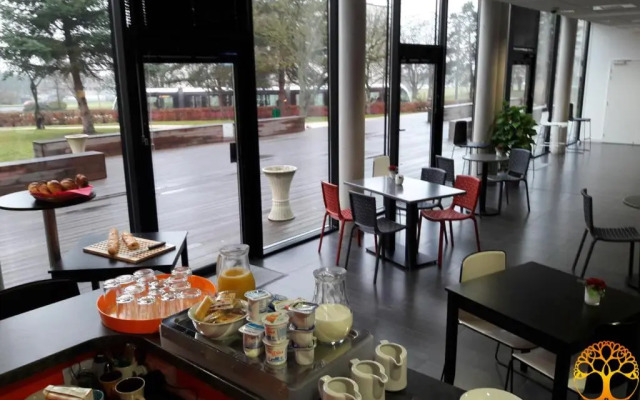 Adonis Dijon Maison Internationale