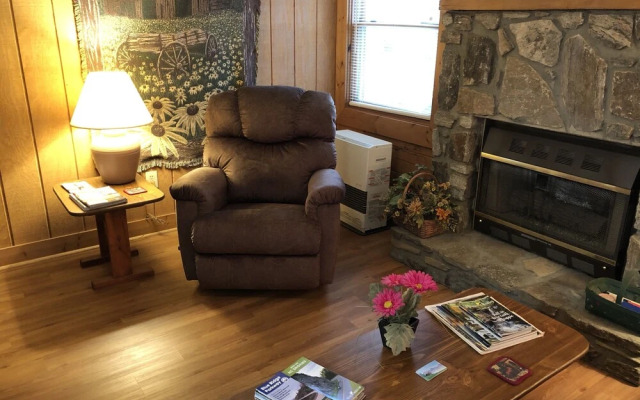 Misty Creek Log Cabins