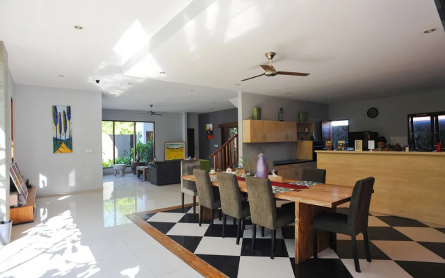 Airy Seminyak Kerobokan Tangkuban Perahu Gang Tunjung Dua 9 Bali