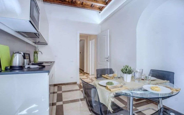 Azalea-lovely Flat in top Location/trevi'sfountain