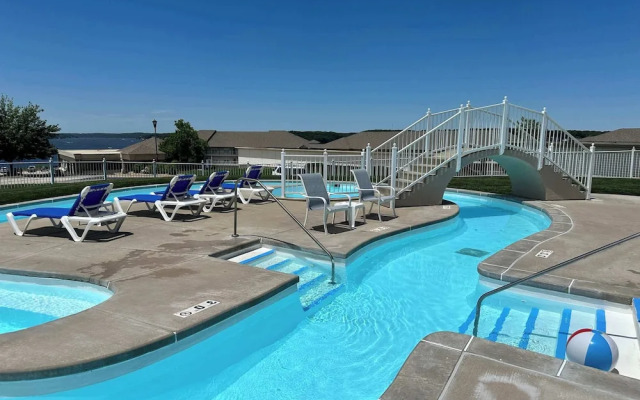 Panoramic Sunset Escape Waterfront Condo for 7!