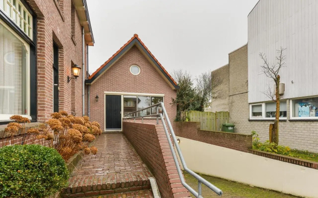 Luxury Garden View Apartment