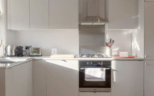 2 Bedroom Apartment Near Ladbroke Grove