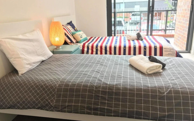 NEW 2bed2bath Walk to Penrith Station Npe081