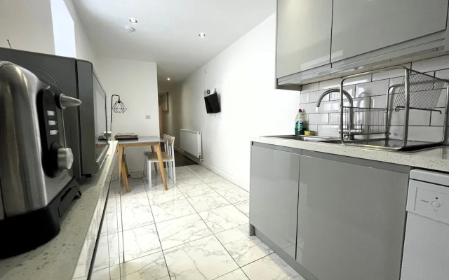 Contemporary Garden Flat in Clifton