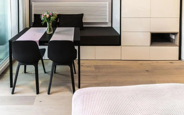 Sunny home with cute dragon in the center+parking