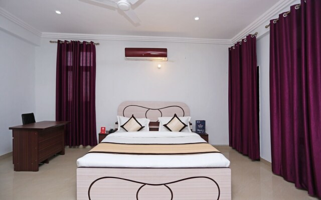 OYO 10198 Hotel Aris