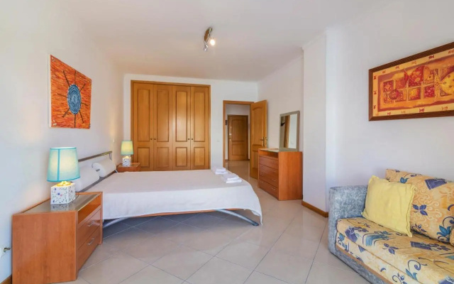 Condominio Jardins Santa Eulalia by Garvetur