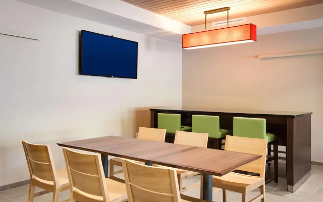 Country Inn & Suites by Radisson Springfield IL