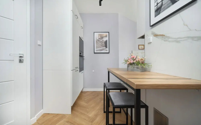Wroclaw Center Apartment by Renters