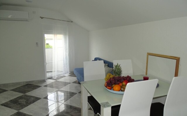Holiday House Viktoria With Pool For 14 People