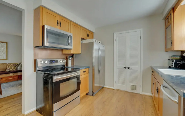 5 Mi to Downtown: Royal Oak Bungalow!