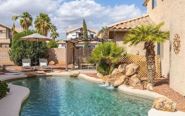 Gilbert Douglas 1 Bedroom Home by RedAwning