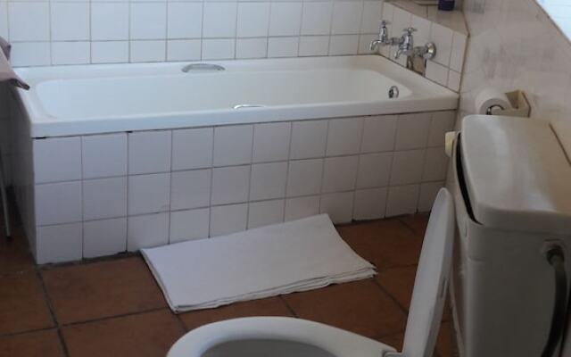 Diphororo Guest House