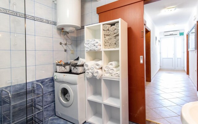 Nice Apartment in Ploce With Wifi and 5 Bedrooms