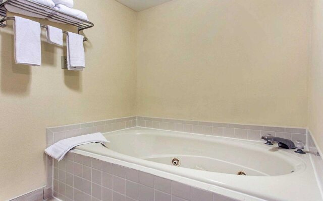 Econo Lodge Inn & Suites Griffin North