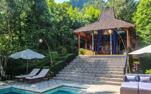 Villa Borobudur Resort