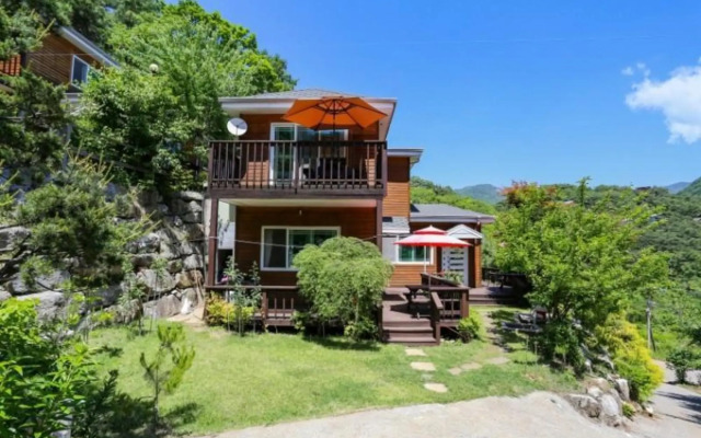 Jecheon Haereul Pumeun Dal Pension