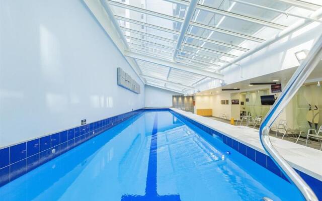 Sea view studio with pool and gym