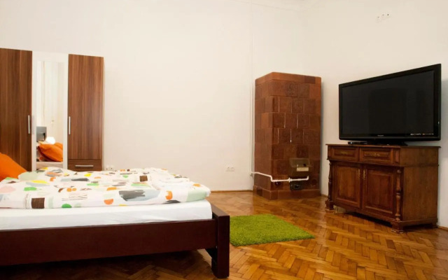 Ariel Studio Close to St. Stephen Basilica