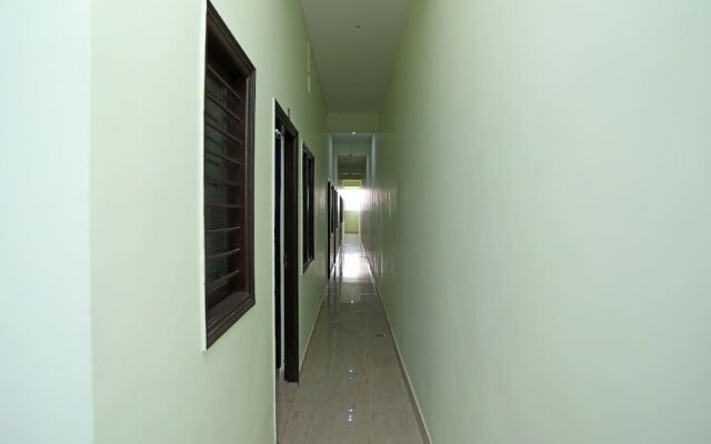 OYO 17293 Country Residency