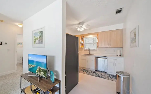 Siesta Treasure #3 2 Bedroom Condo
