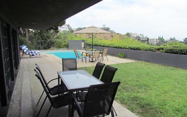 4 Bedroom Celebrity House with Pool & City View