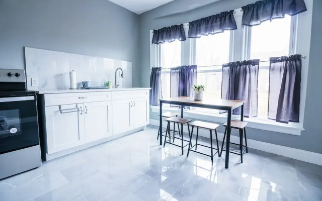 Cozy 1 bedroom Apartment Sleeps 4