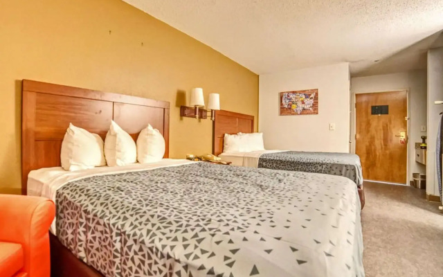 Econo Lodge Raleigh near Walnut Creek Amphitheatre