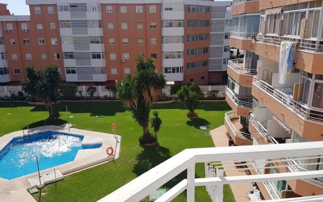 Studio in Torremolinos, With Wonderful sea View, Pool Access and Furni