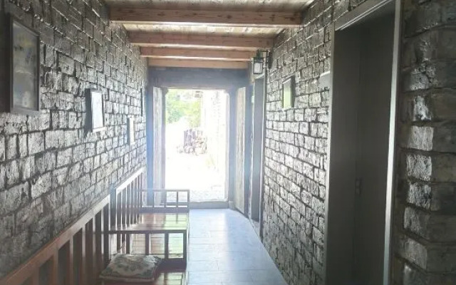 Guju Famous Hotel