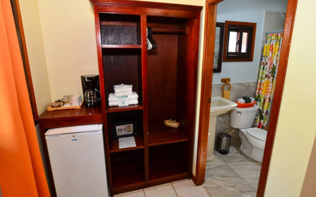 Coconut Row Boutique Hotel