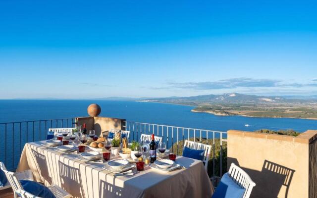 "luxury House In Populonia Above The Sea"