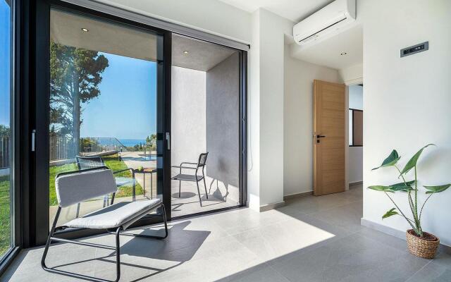 Sea View 4 Bedroom Villa With a Heated Pool