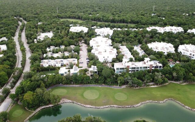 Luxury residence with pool and hotel amenities