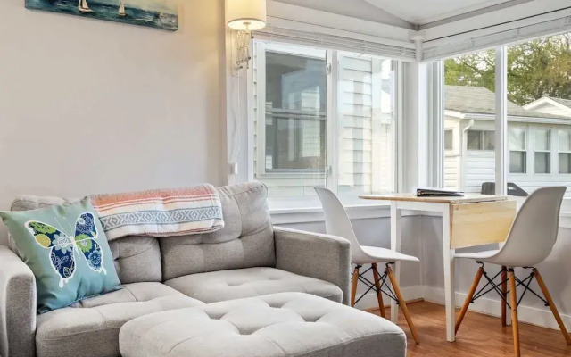 Just Beachy Charming Studio!