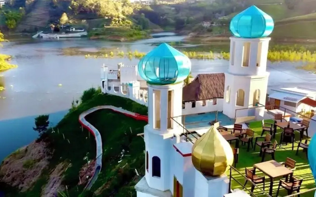 Hotel y Termales Castillo del Lago