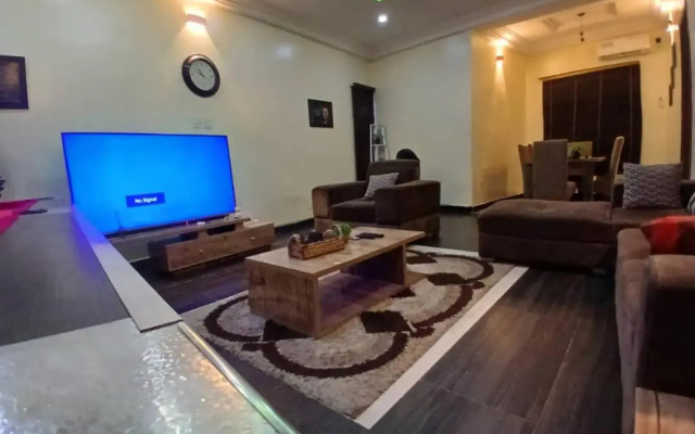 DELIGHTFUL ! 3 BEDROOM TERRACE DUPLEX EN-SUITE LEKKI AIRCON WiFi
