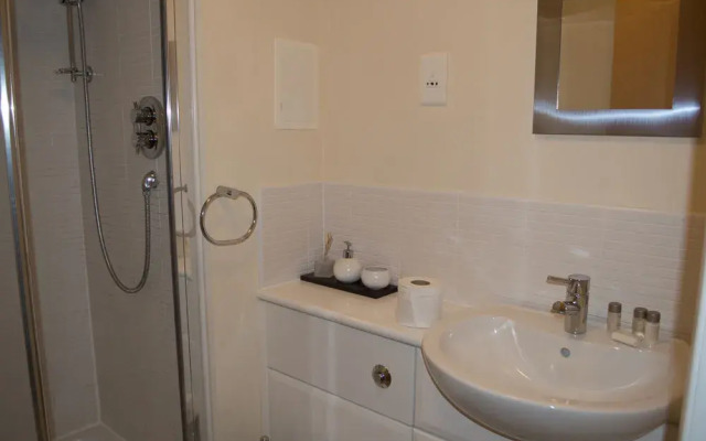 Dreamhouse Apartments - Baker Road