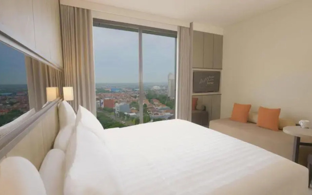 Whiz Luxe Hotel Spazio Surabaya