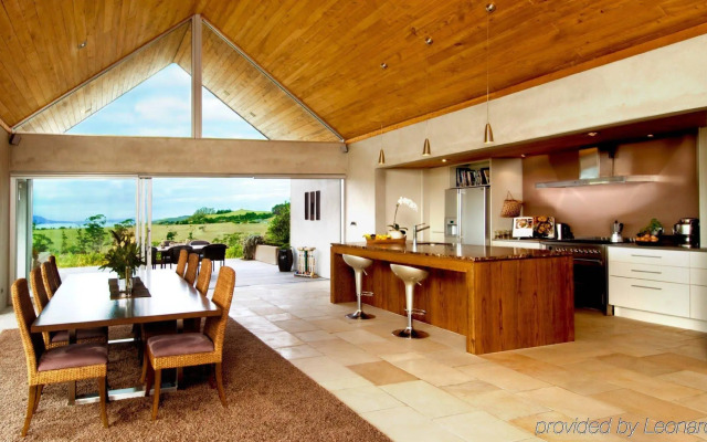 Takatu Lodge and Vineyard
