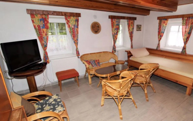 HOUSE POLžOV MOKRY LOM