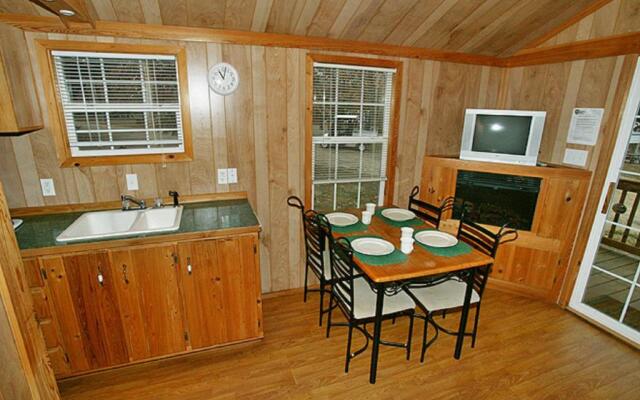 Arrowhead Camping Resort Deluxe Cabin 4