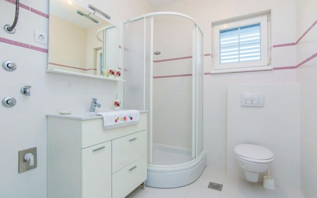 Nice Apartment in Pakostane With 1 Bedrooms and Wifi