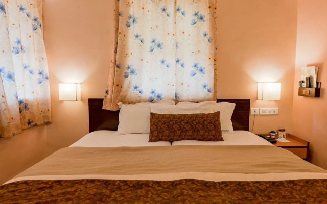 Hotel Gopika International