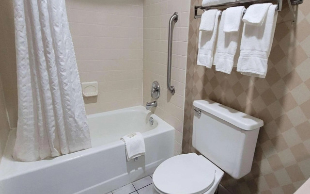 Quality Inn & Suites Columbia I-70