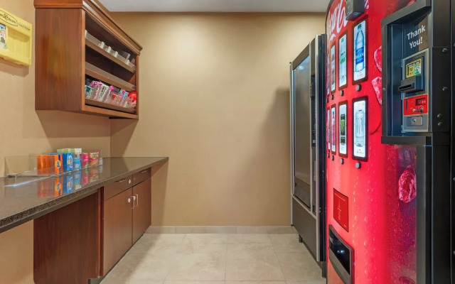 Red Roof Inn Charlestown