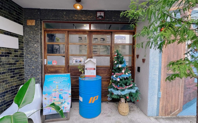 MatchBox Hostel