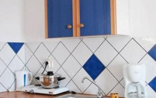 Vrohaki Studios & Rooms